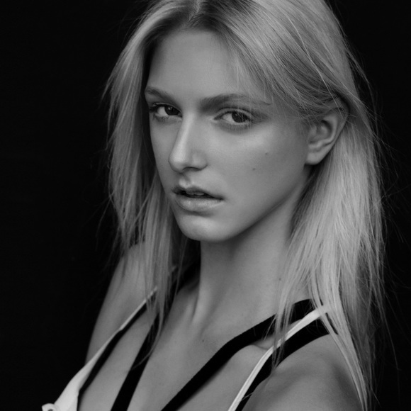 Meet your Posher, Jennifer - Picture 1 of 1